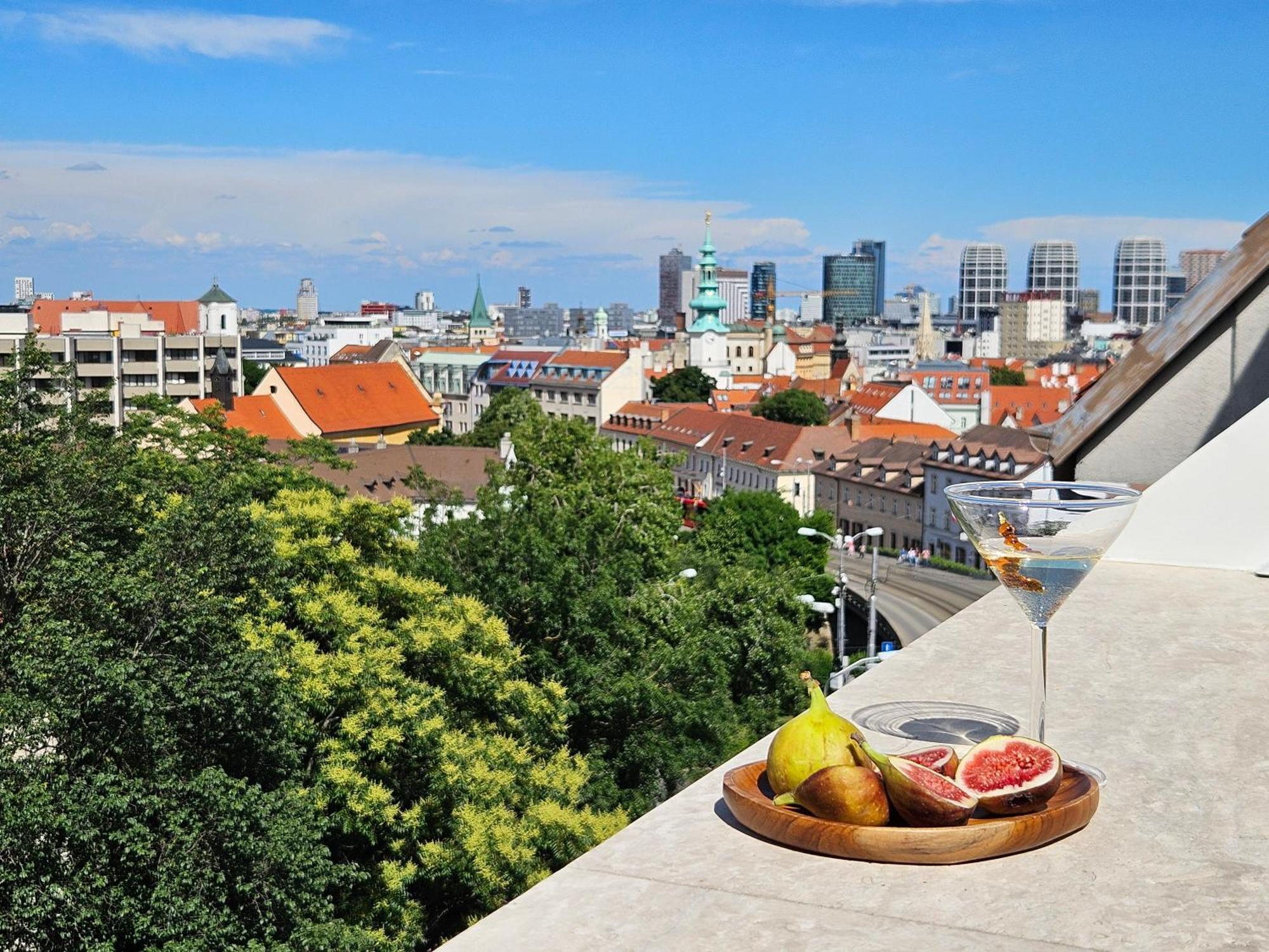 New Design Top-Class Suite Next To The Castle-Free Parking-Terrace Bratislava Bagian luar foto